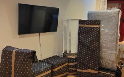 Cómo evitar lesiones al mover muebles pesados durante una mudanza: consejos y estrategias para un transporte seguro